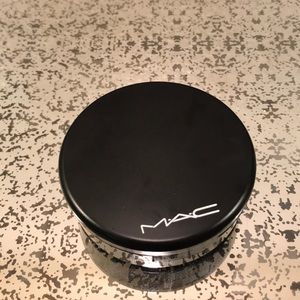 Mac mineralize foundation NC20